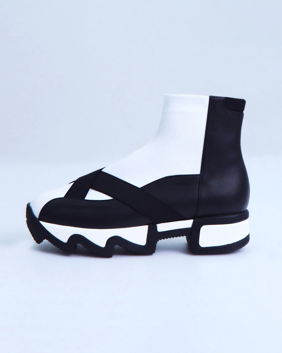 iRi SOU Black White Mid Top Sneaker