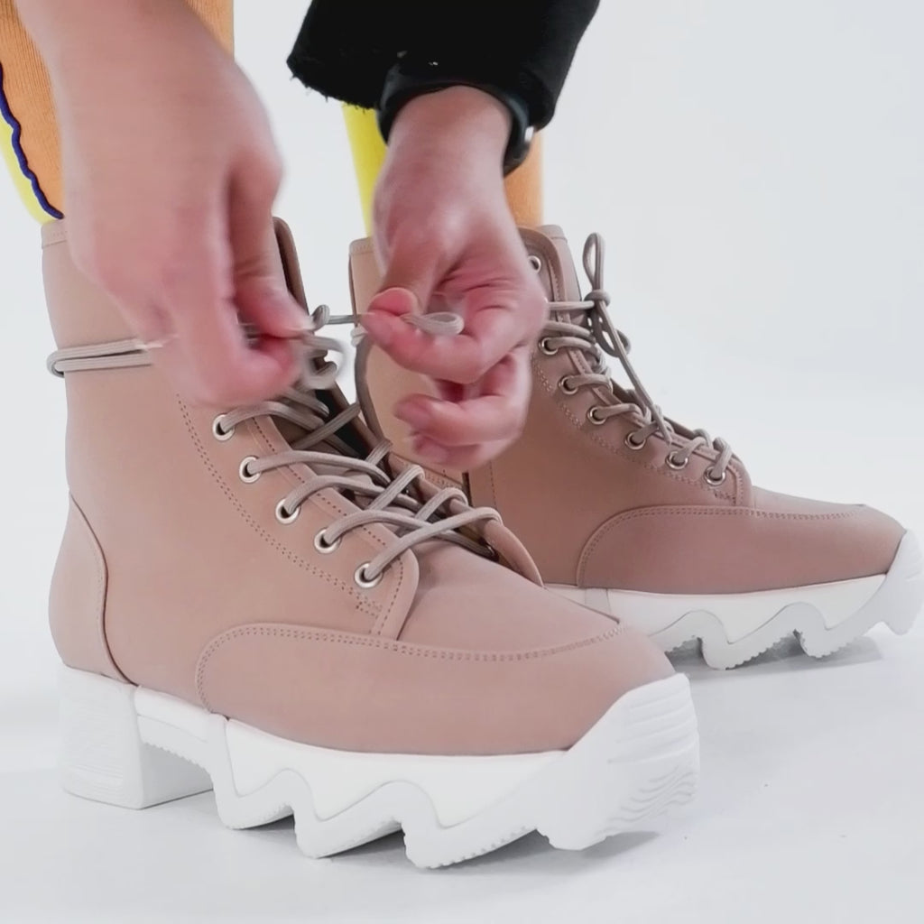 iRi Sand AROM Lace Up Boot Video