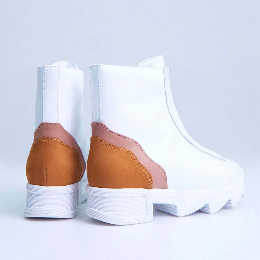 iRi White ODELE Zip Up Boot