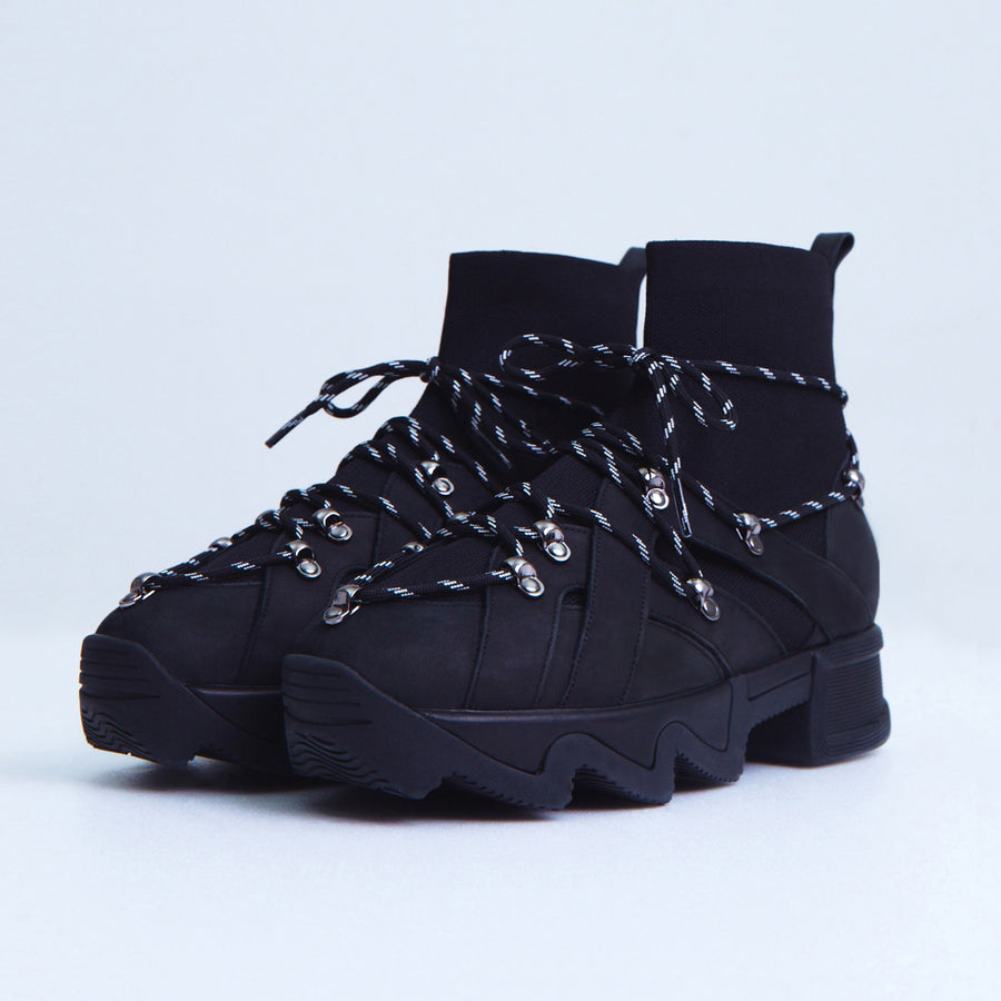 iRi Black ROY Eyelet Lace up Sneaker