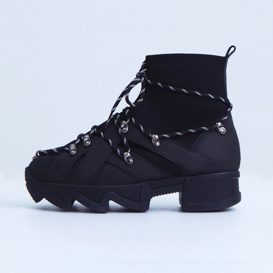 iRi Black ROY Eyelet Lace up Sneaker